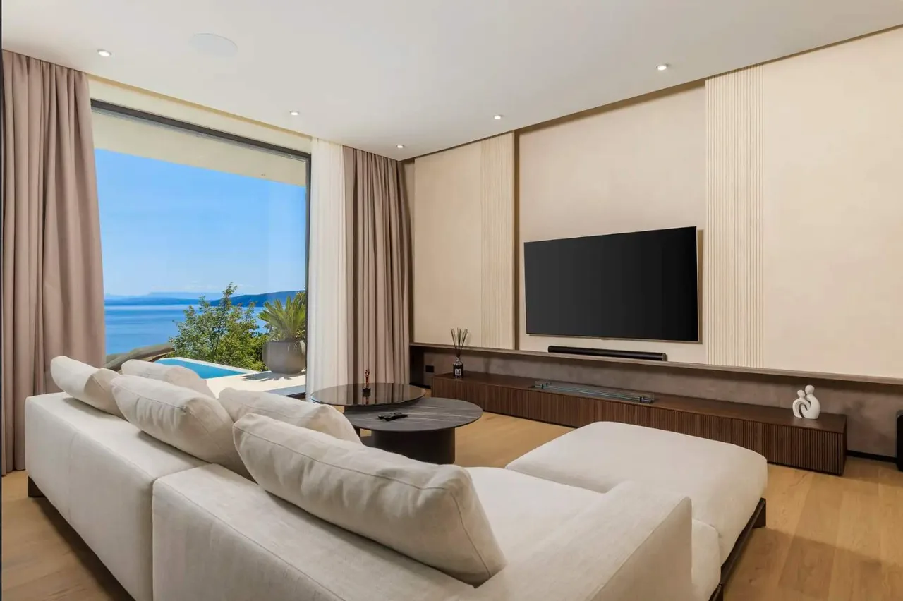 Modern Seaside Escape With Heated Pool photo 2