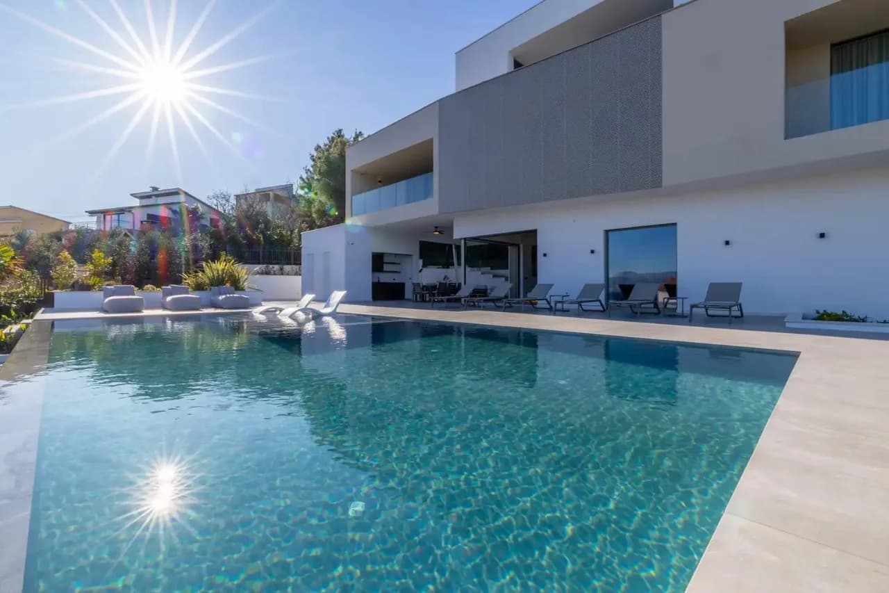 Luxury Nature Retreat With Sea Views