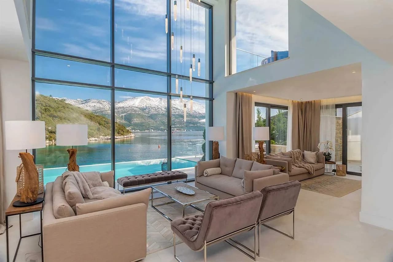 Modern Luxury Villa Overlooking the Bay photo 2