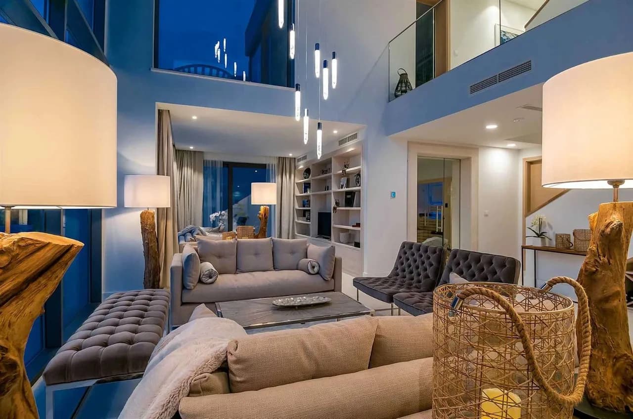 Modern Luxury Villa Overlooking the Bay photo 4