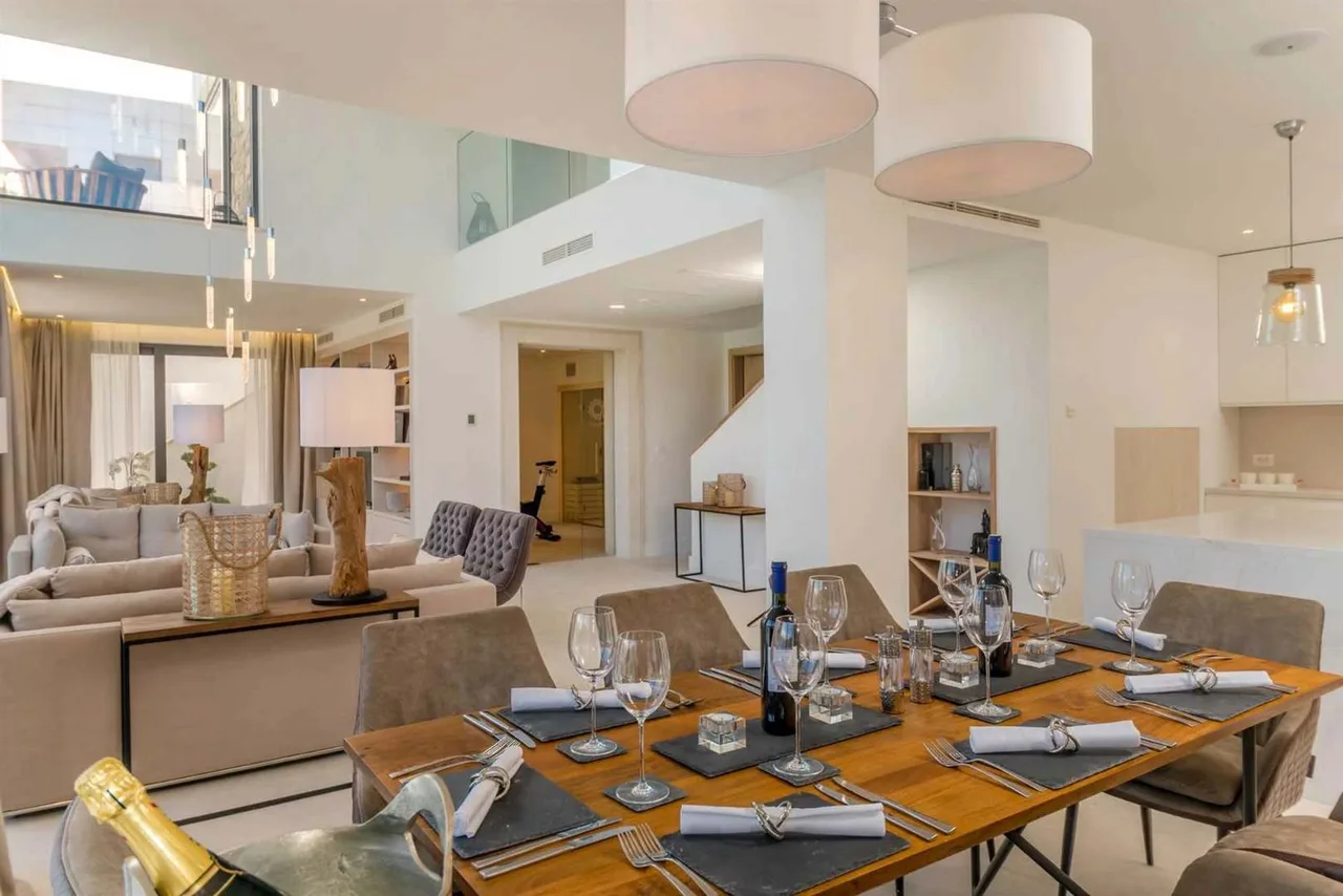 Modern Luxury Villa Overlooking the Bay photo 5