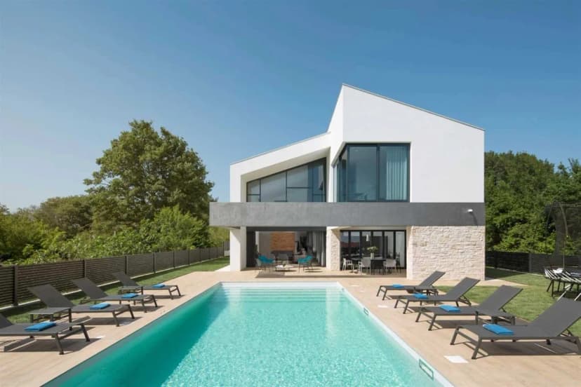 Luxury Countryside Villa with Heated Pool