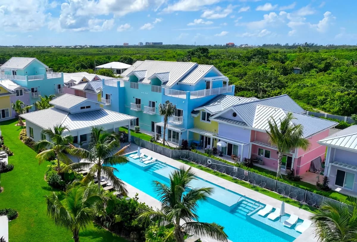 Modern Townhouse with Pool in Grand Cayman photo 2