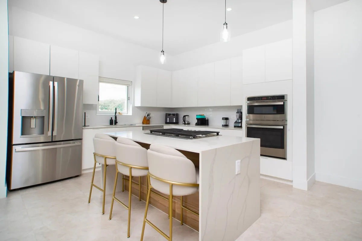 Modern Townhouse with Pool in Grand Cayman photo 3