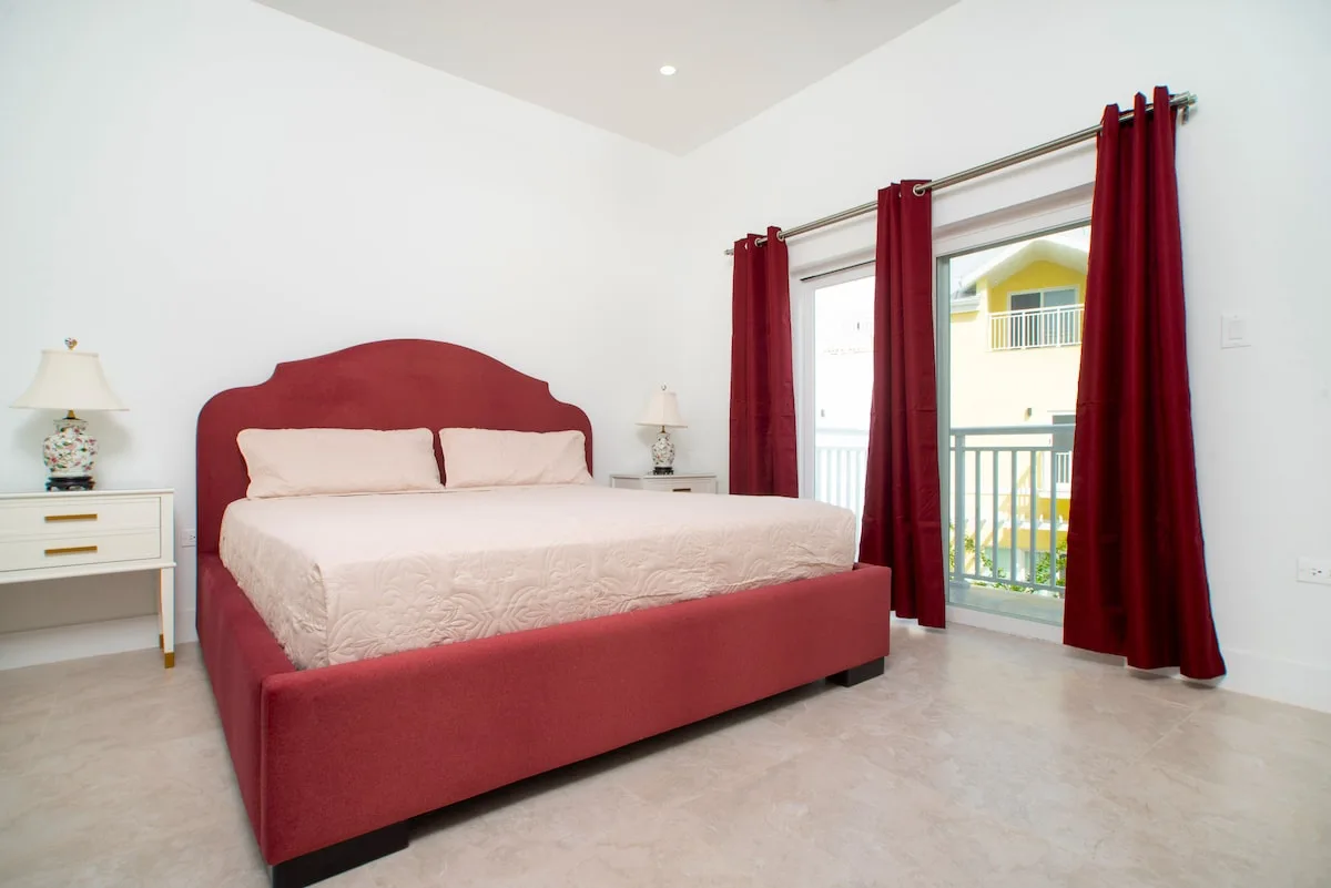 Modern Townhouse with Pool in Grand Cayman photo 4