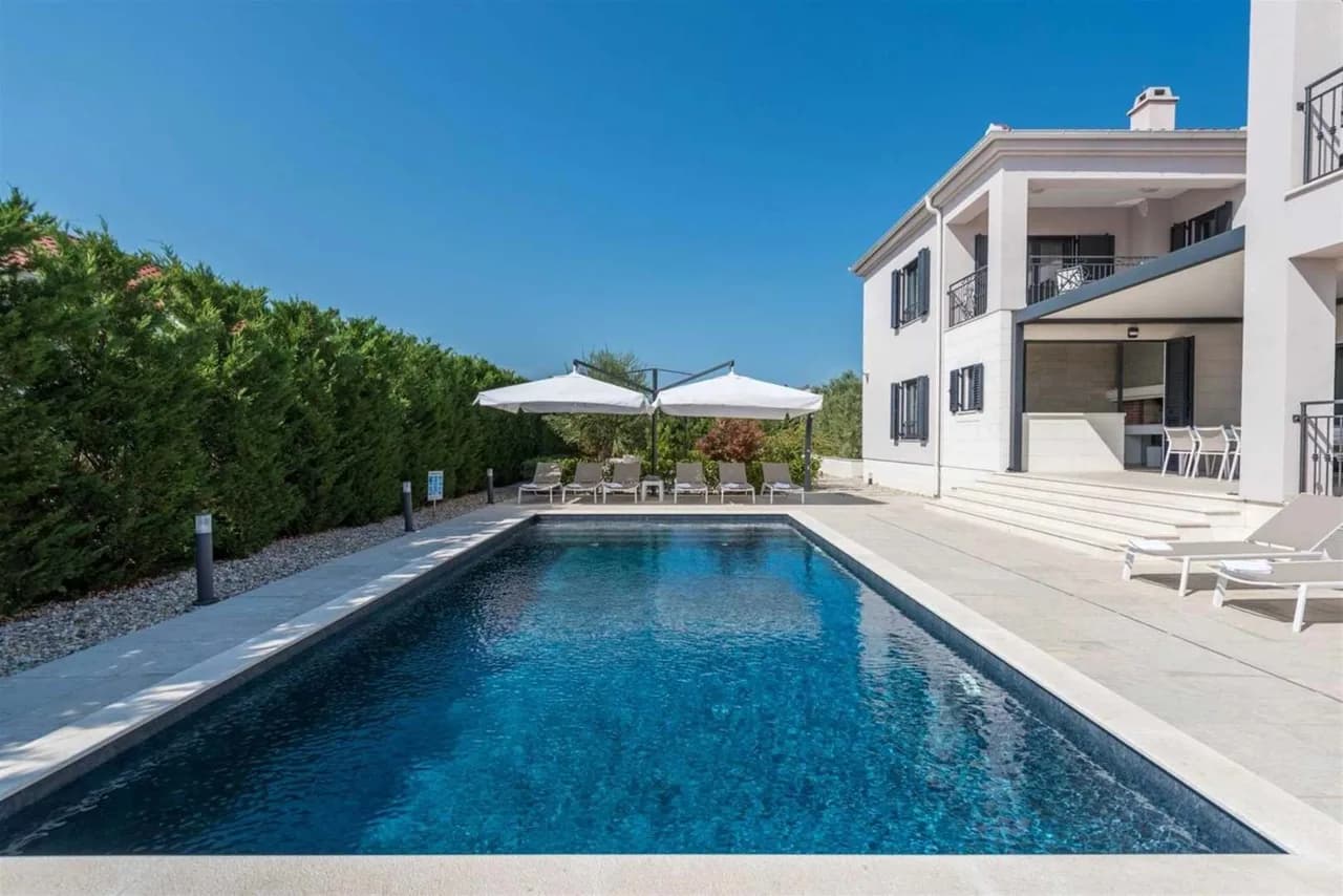 Modern Villa with Pool and Sauna