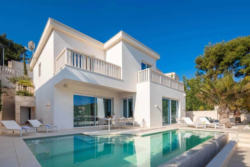 Luxury Seaview Villa with Heated Pool