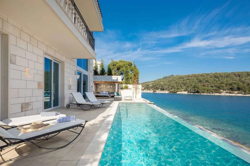 Seaview Villa with Pool and Gym