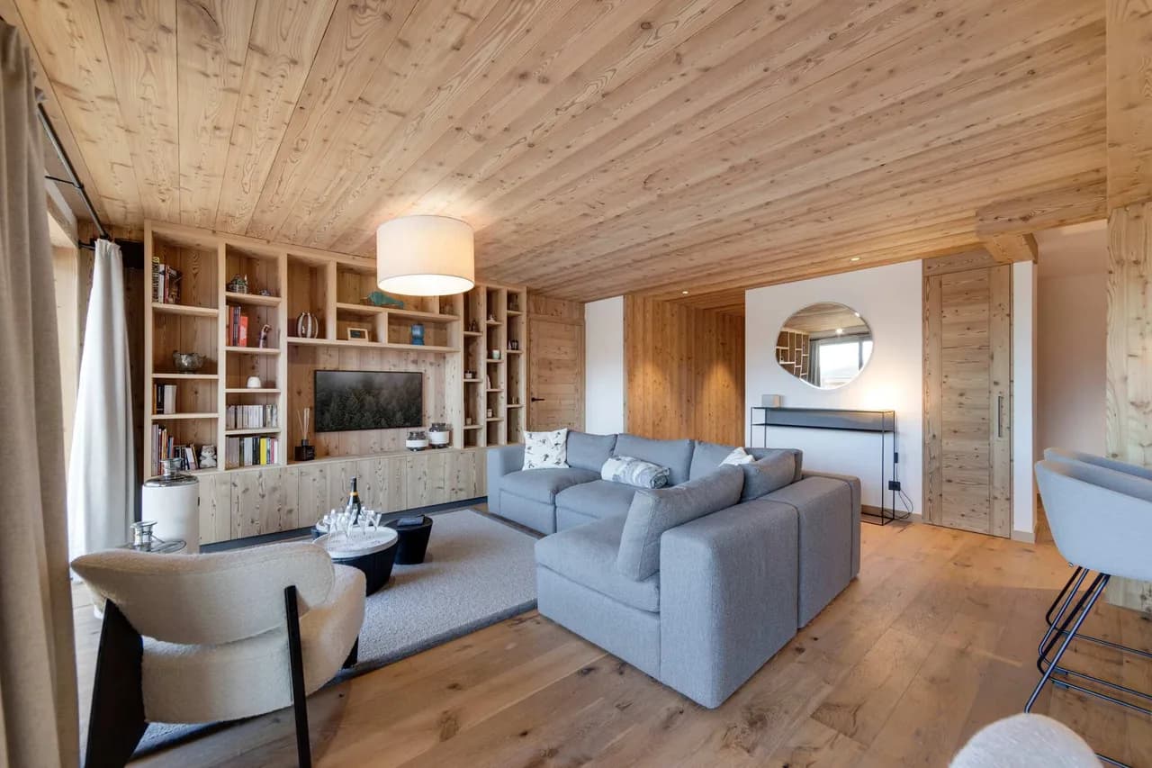 Elegant Mountain Apartment With Scenic Views
