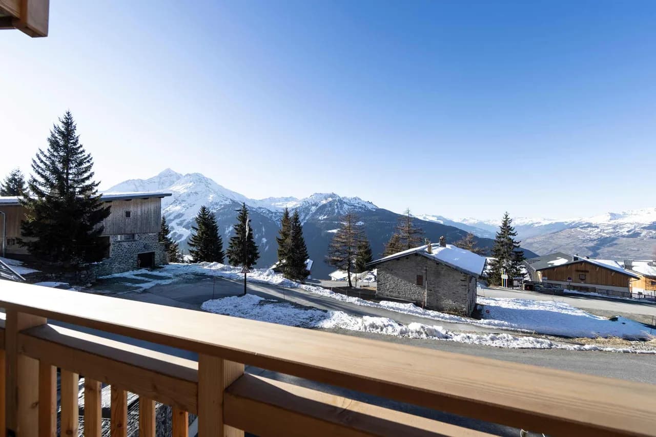 Elegant Mountain Apartment With Scenic Views photo 3