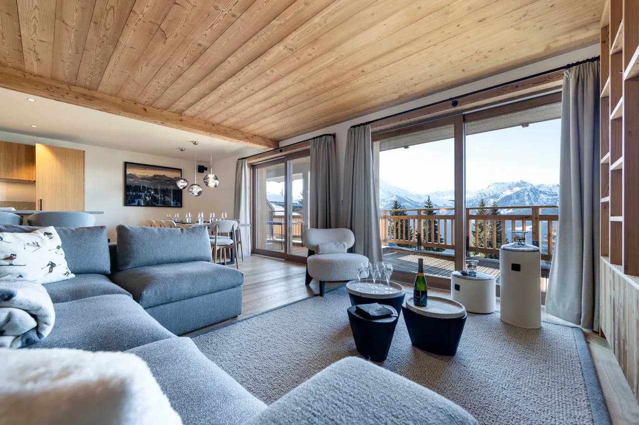 Elegant Mountain Apartment With Scenic Views photo 4
