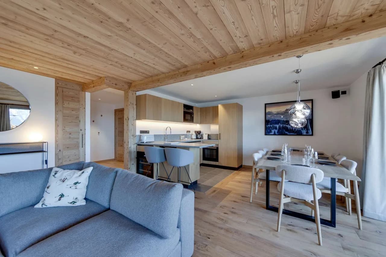 Elegant Mountain Apartment With Scenic Views photo 5