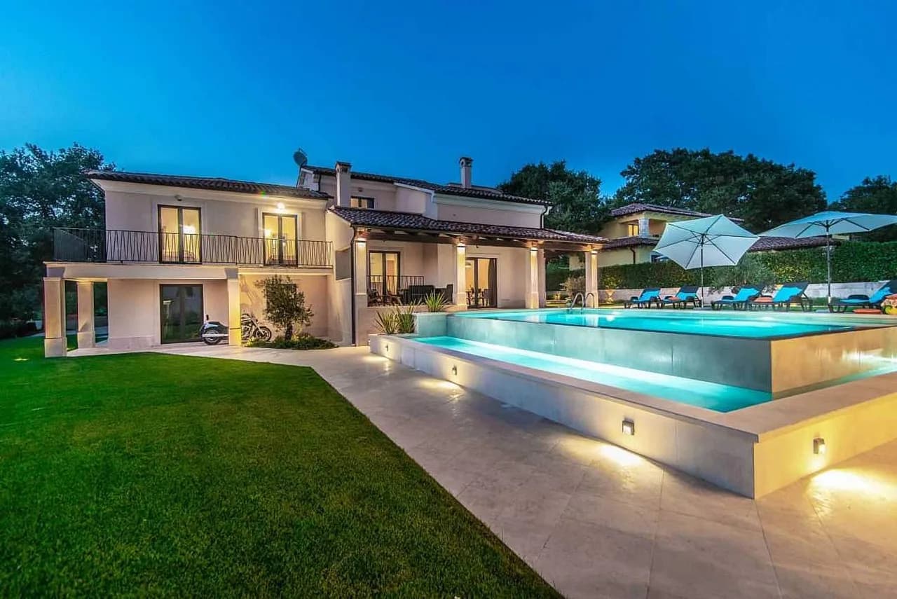Large Family Villa With Swimming Pool
