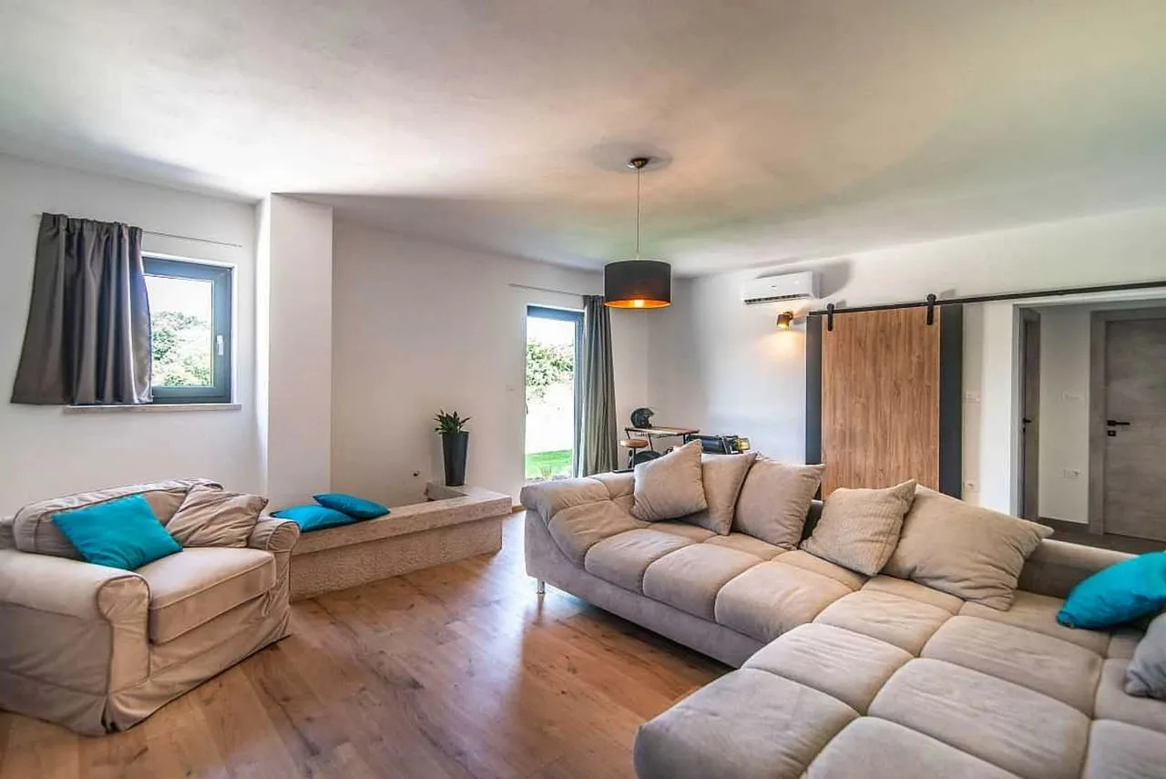 Large Family Villa With Swimming Pool photo 4