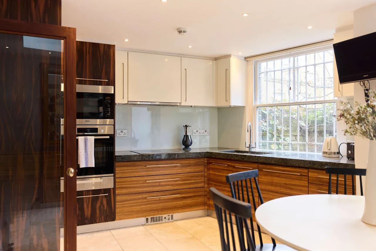 Elegant Five-Bedroom House in West London photo 5