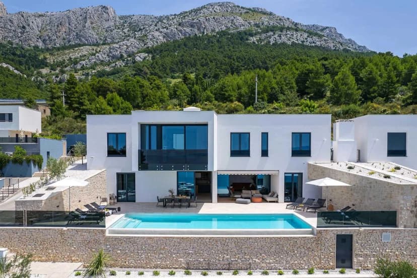 Luxury Seaside Villa Near Omiš