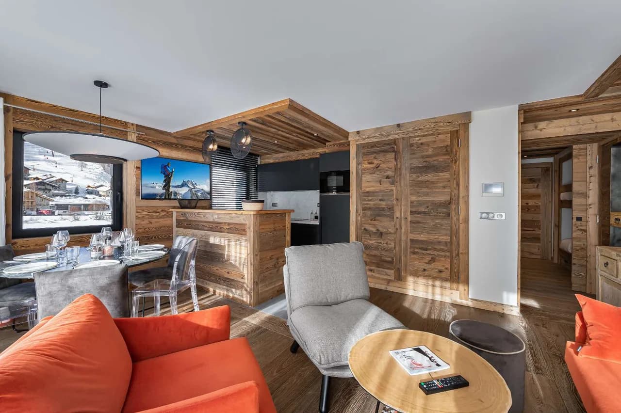 Mountain Apartment Overlooking Ski Slopes photo 2