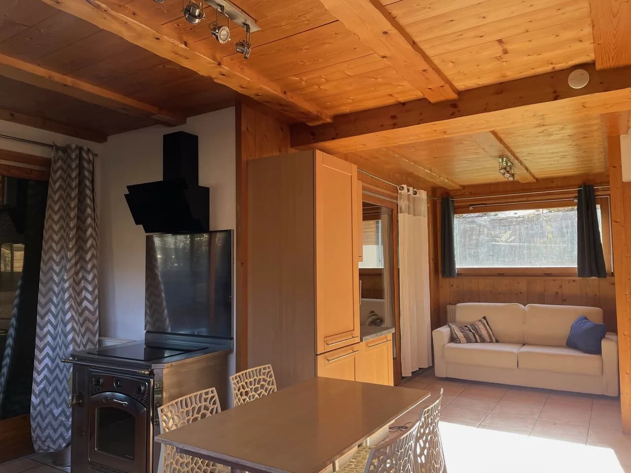 Charming Mountain Apartment Near Ski Lifts photo 2