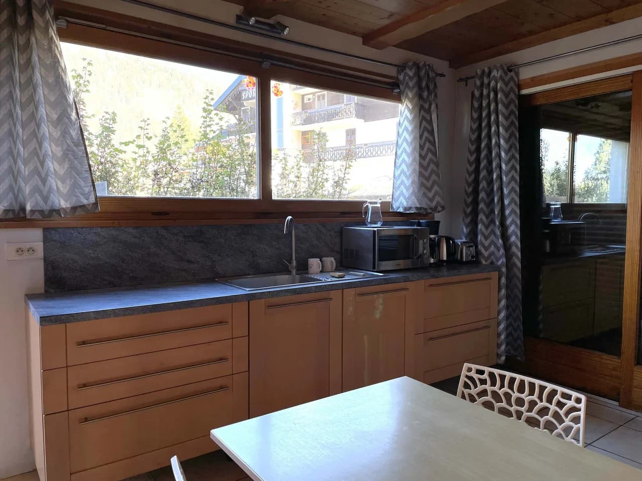 Charming Mountain Apartment Near Ski Lifts photo 4