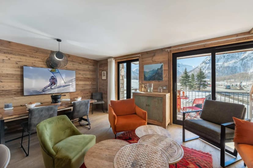 Spacious Alpine Apartment With Mountain Views