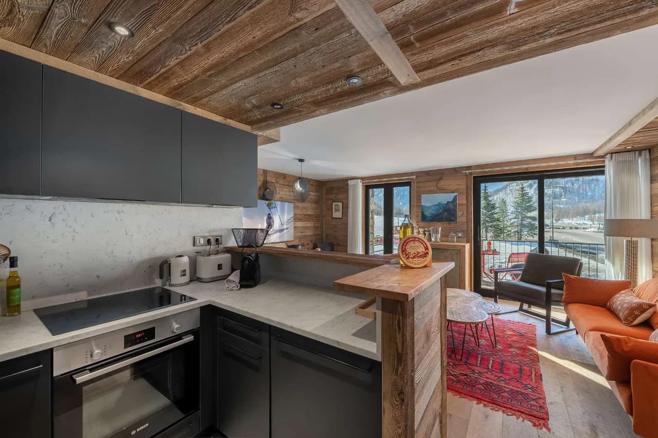 Spacious Alpine Apartment With Mountain Views photo 4