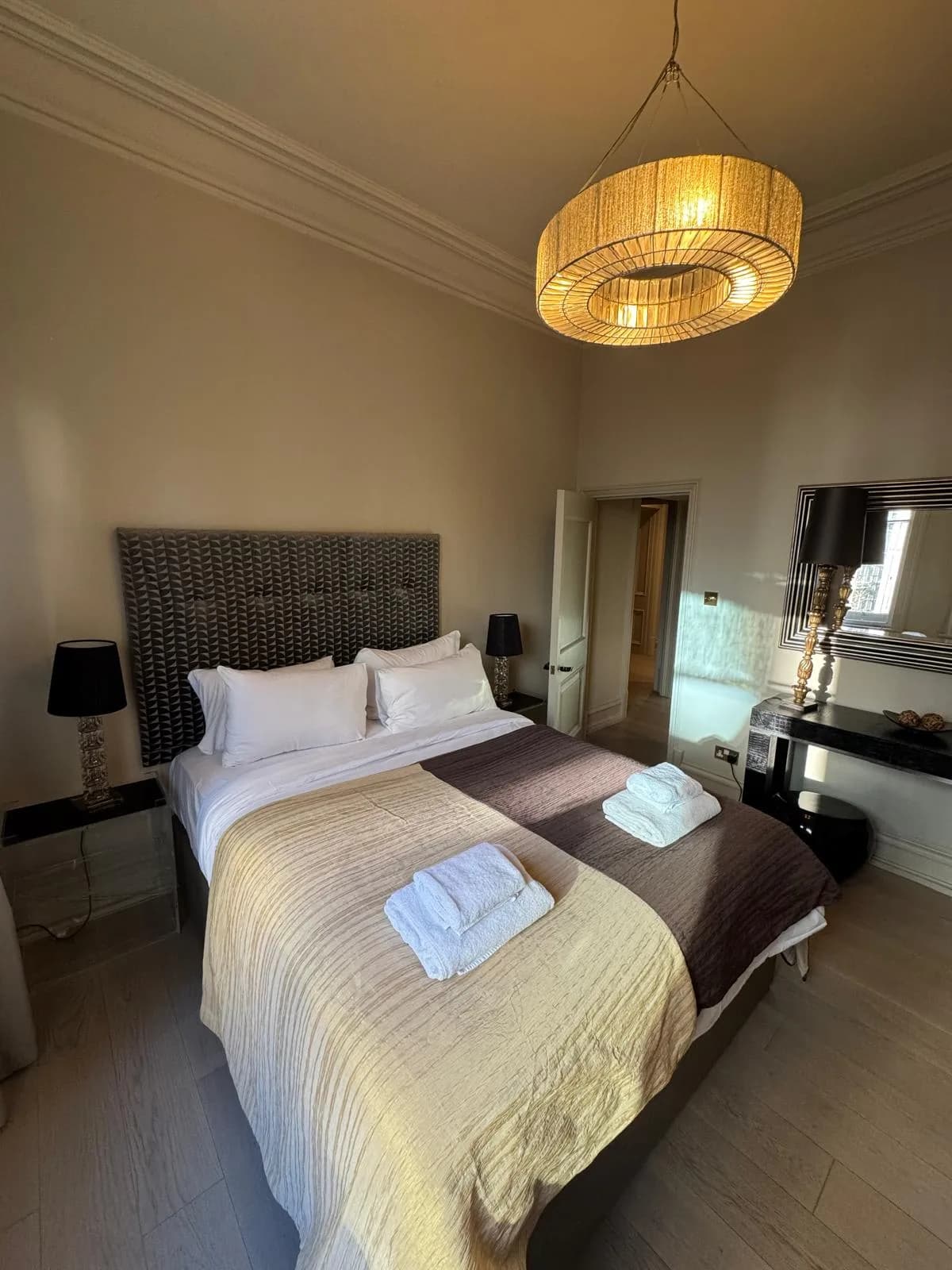 Elegant Three Bedroom Flat in London photo 4