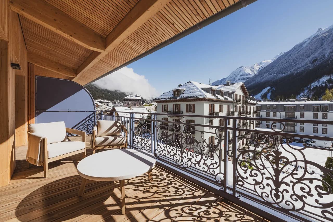 Elegant Modern Penthouse in Alpine Town photo 3
