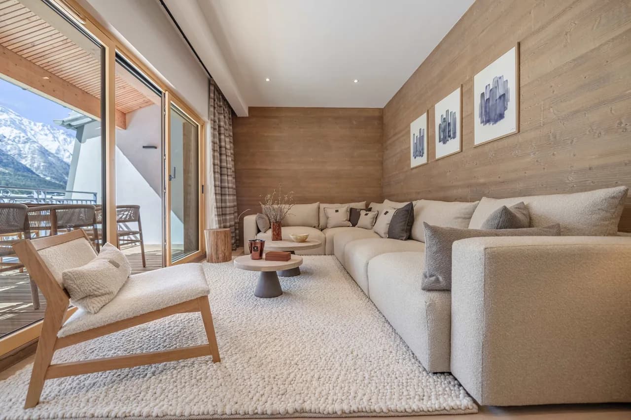 Elegant Modern Penthouse in Alpine Town photo 5