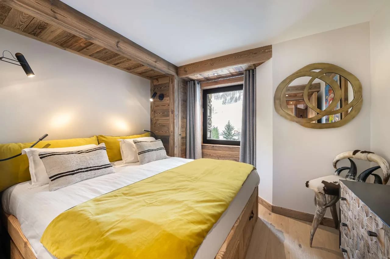 Stylish Alpine Stay With Private Balcony photo 3