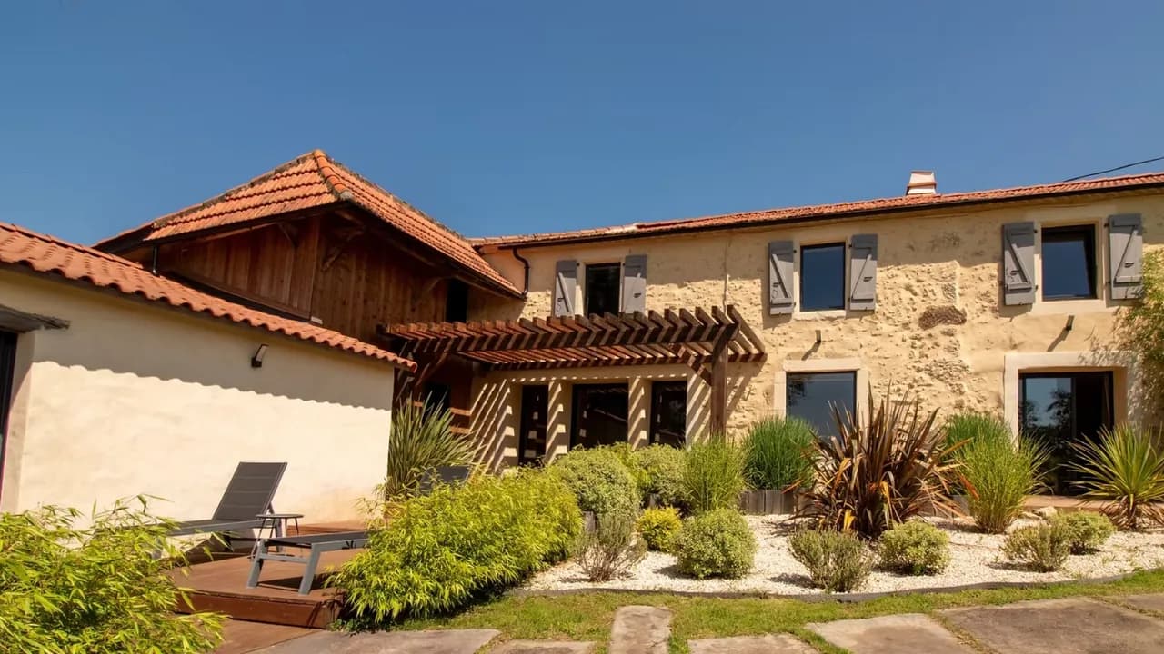 Luxury Villa and Cozy Garden Cottage