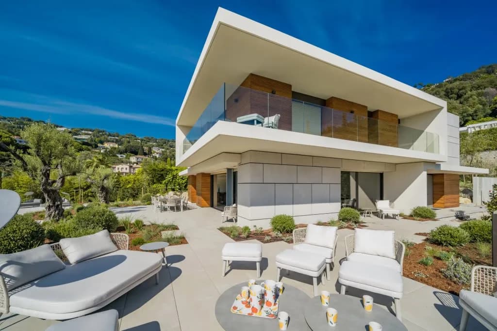 Californie Crest: A Contemporary Cannes Estate photo 3