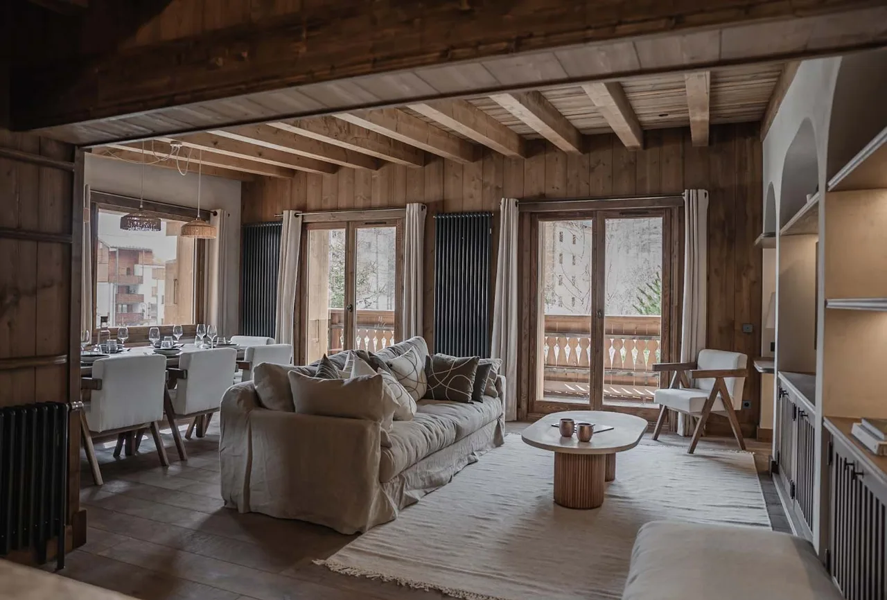 Premium Ski Retreat With Balcony Views photo 2