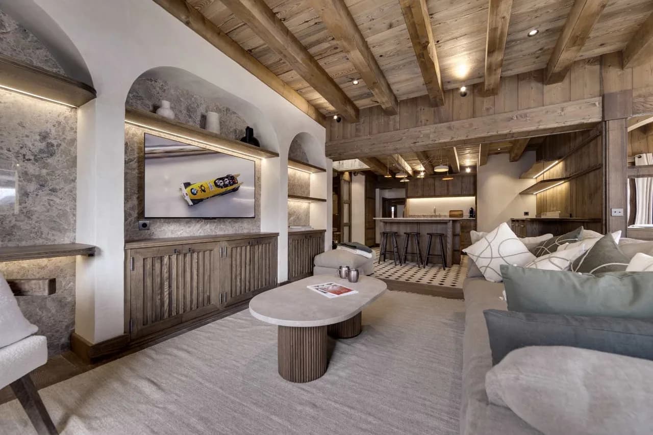 Premium Ski Retreat With Balcony Views photo 3