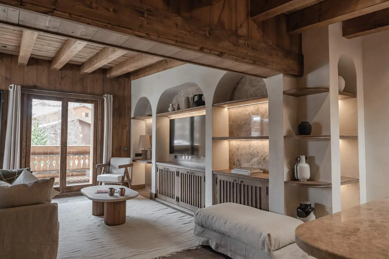 Premium Ski Retreat With Balcony Views photo 4