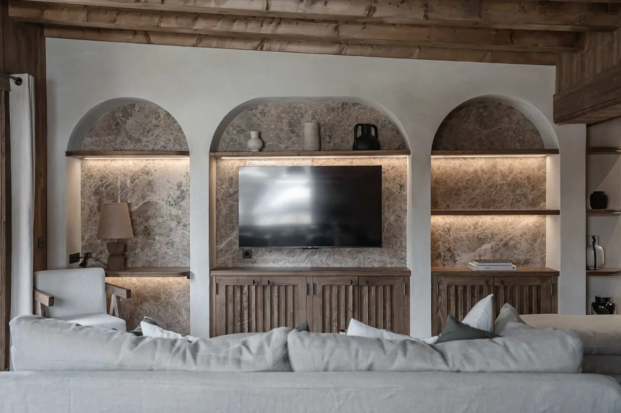Premium Ski Retreat With Balcony Views photo 5