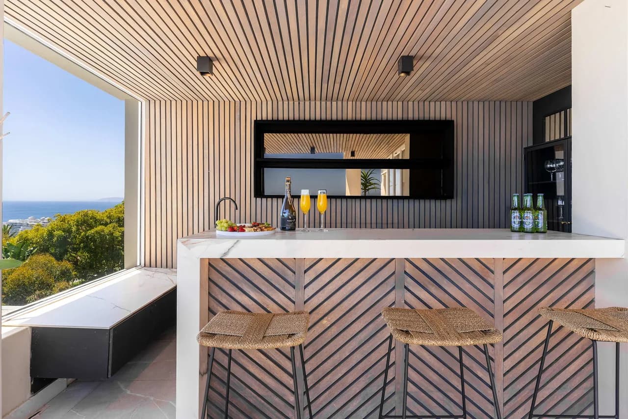 Two-Pool Villa with Ocean Views in Bantry Bay, Cape Town photo 2