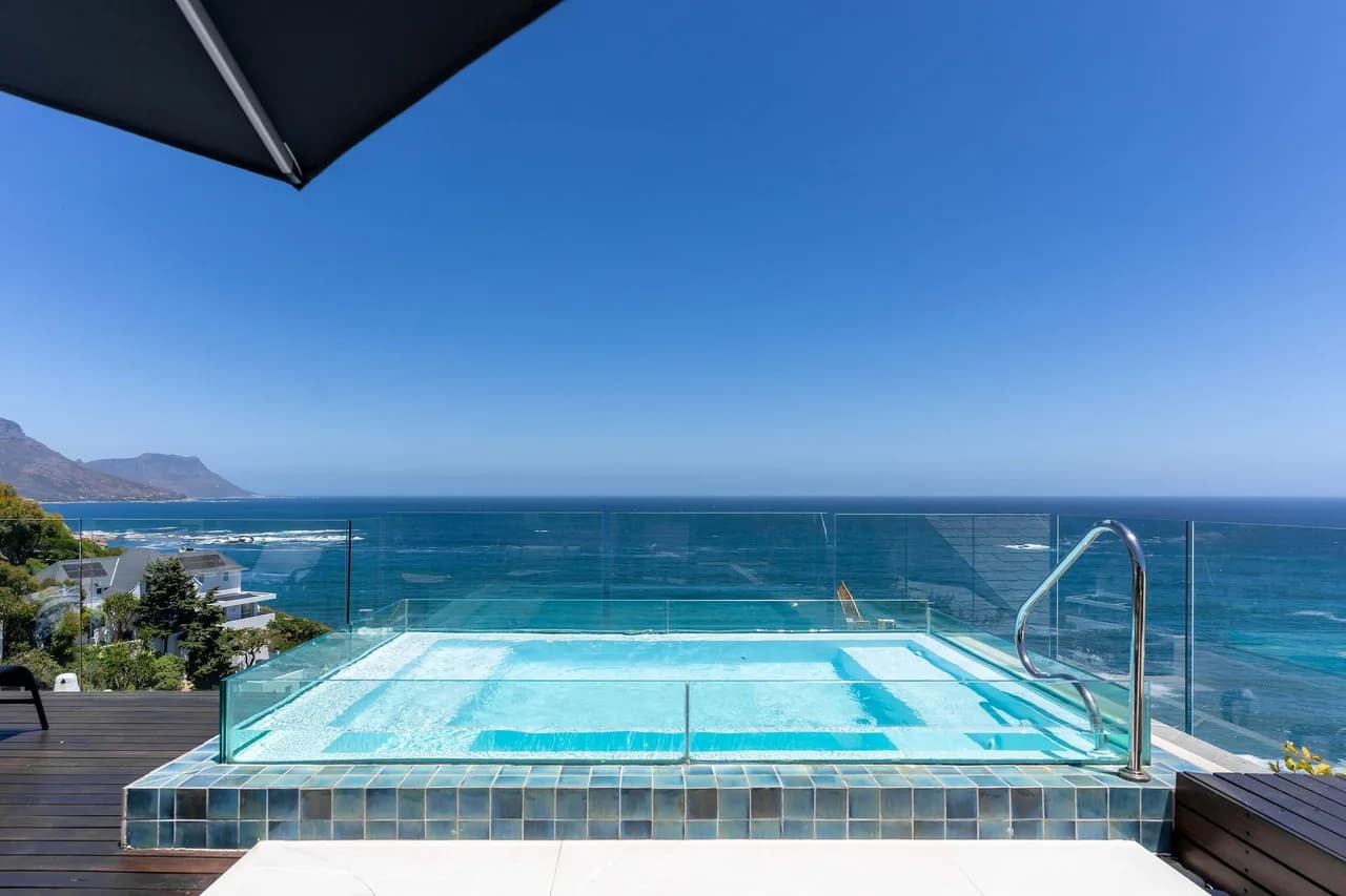 Two-Pool Villa with Ocean Views in Bantry Bay, Cape Town photo 3