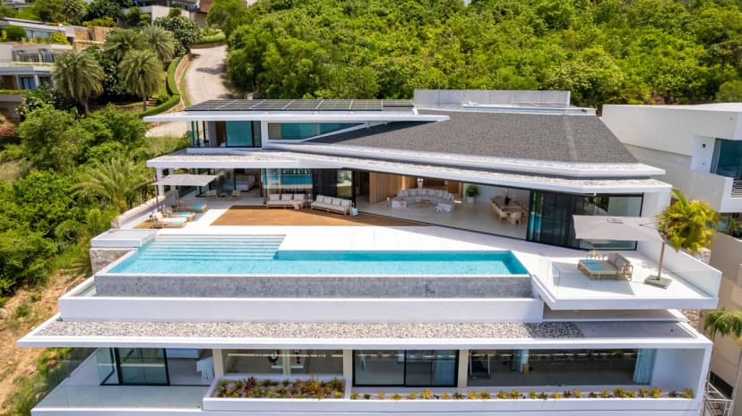 Luxury Wellness Villa Overlooking the Sea
