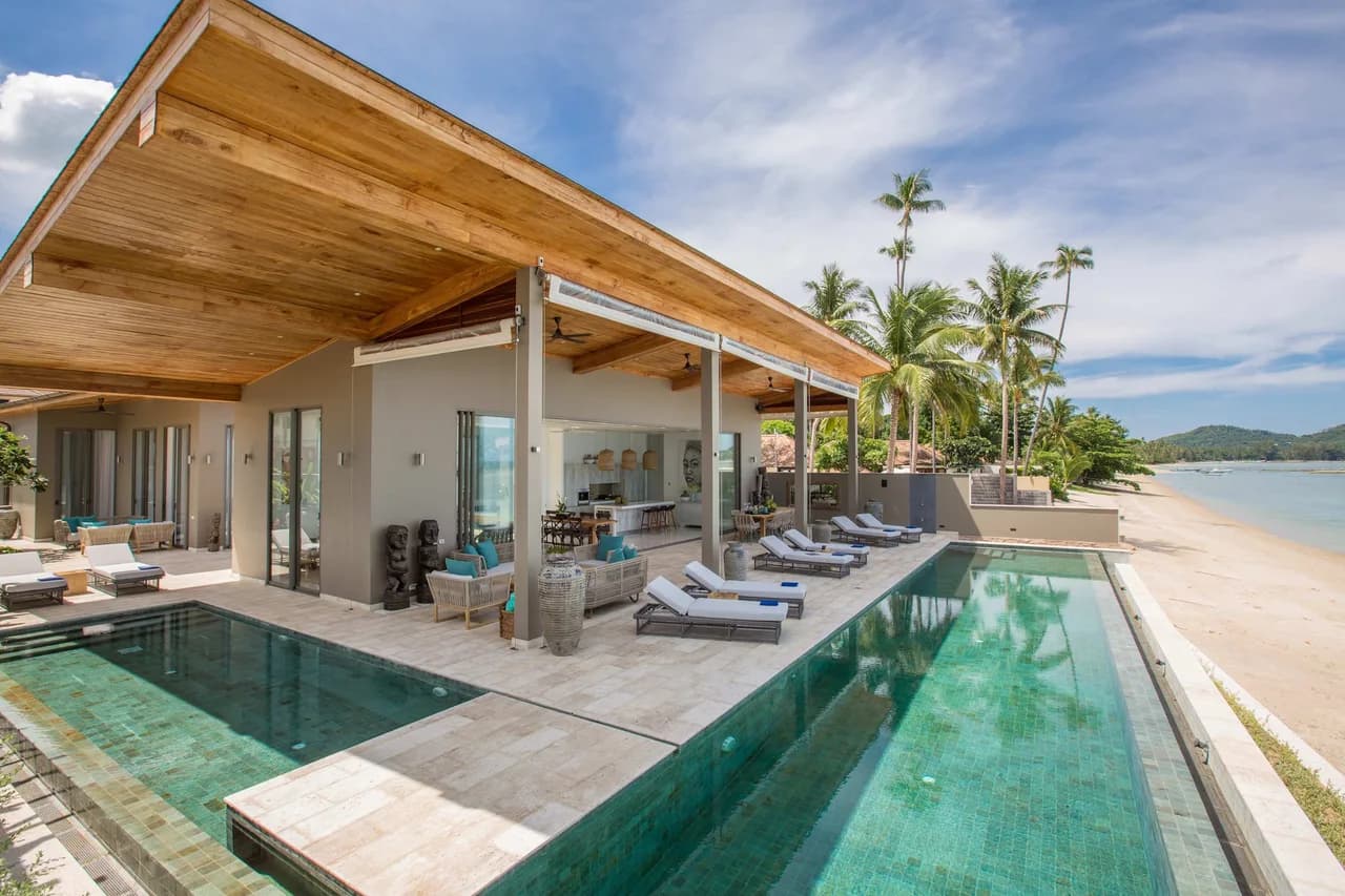 Relaxed Beachfront Villa With Ocean Views