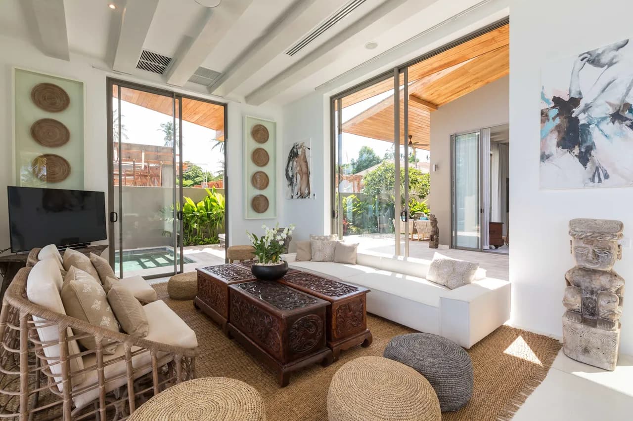 Relaxed Beachfront Villa With Ocean Views photo 2