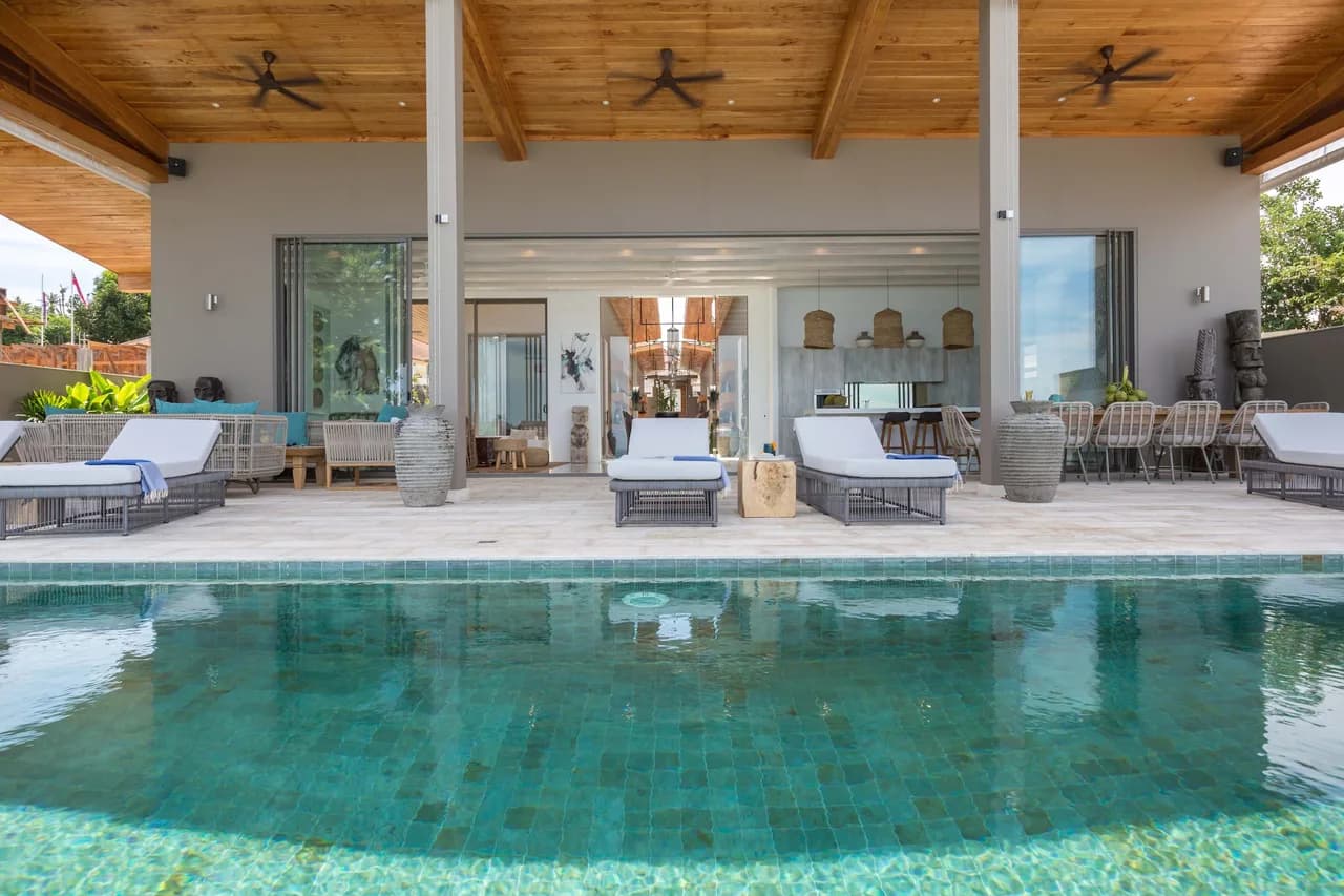 Relaxed Beachfront Villa With Ocean Views photo 4