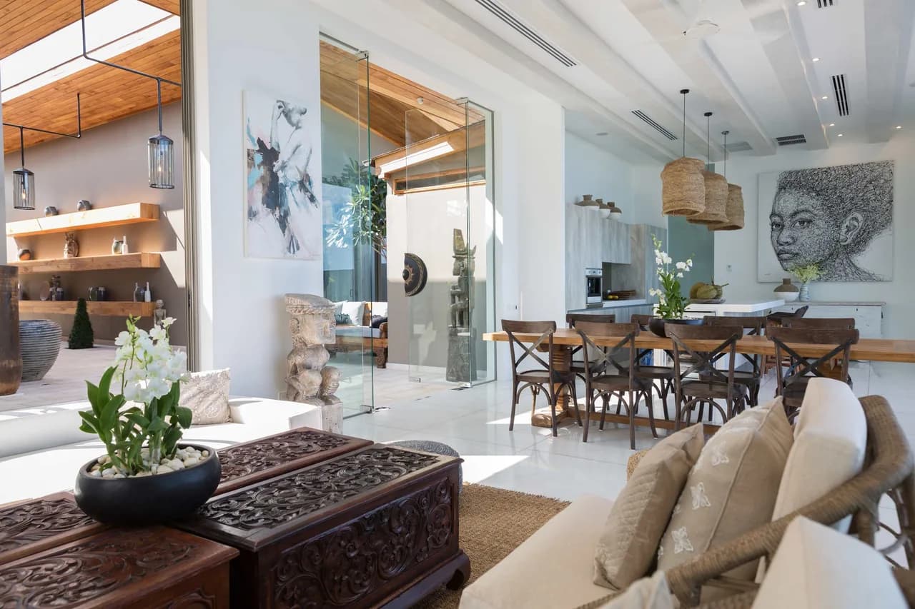 Relaxed Beachfront Villa With Ocean Views photo 5
