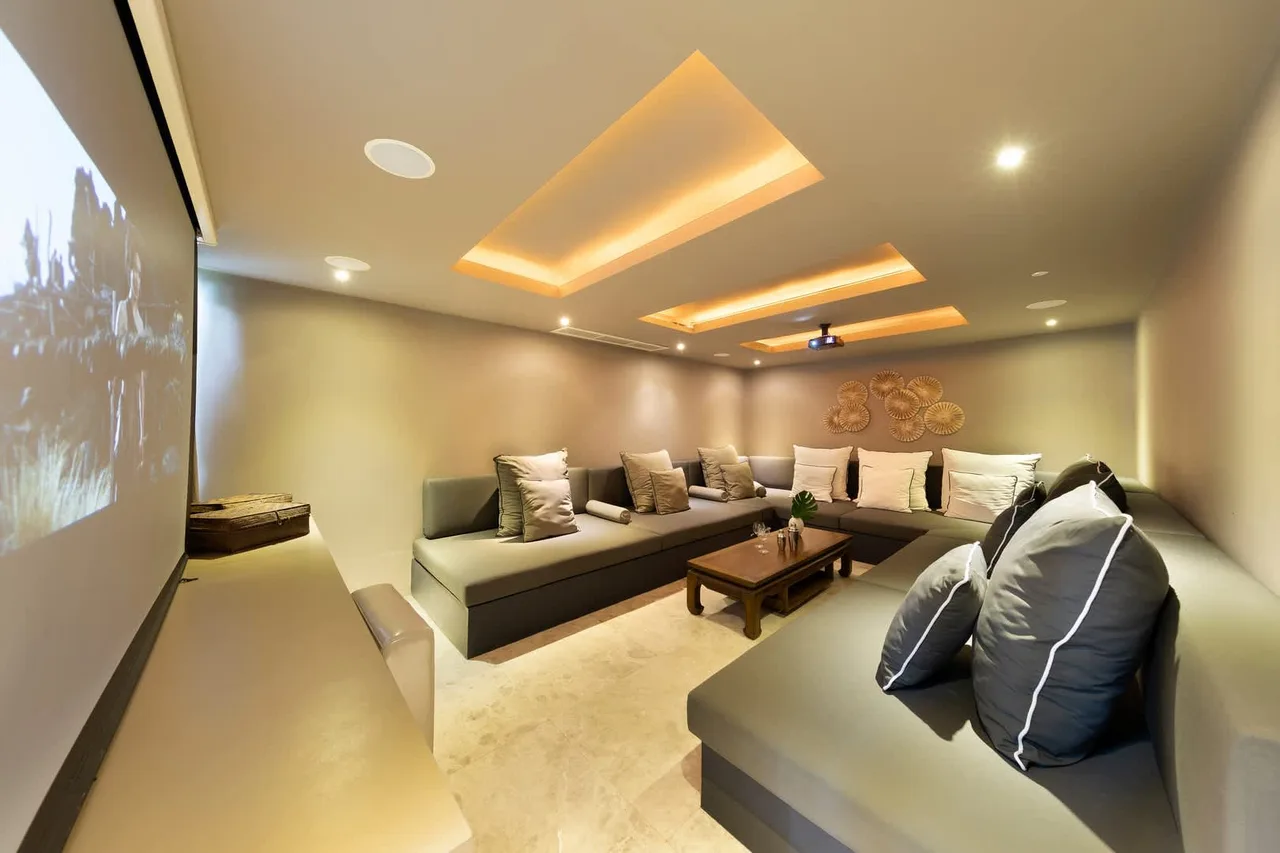 Elegant Villa Overlooking Private Pool photo 3