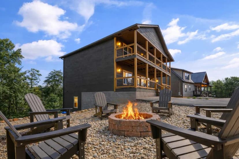 Oak Orchard Lodge – 4 King Suites, Hot Tub, Dogs