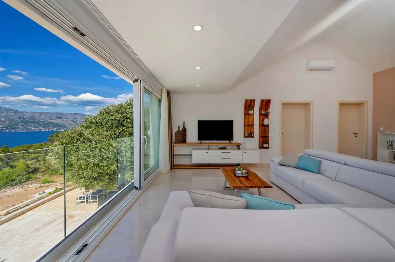Peaceful Brač Villa Surrounded By Nature photo 4