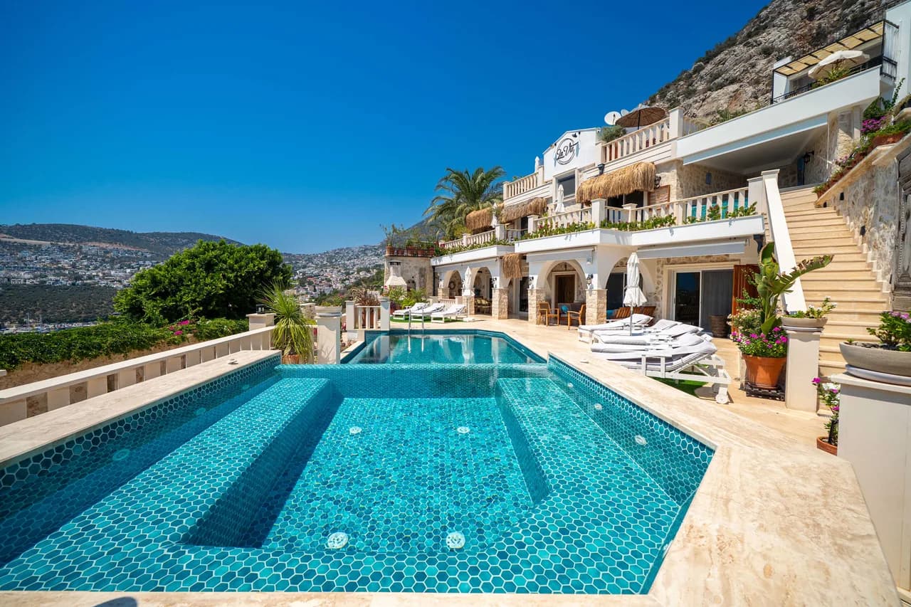 Scenic Hillside Villa With Pool Terrace