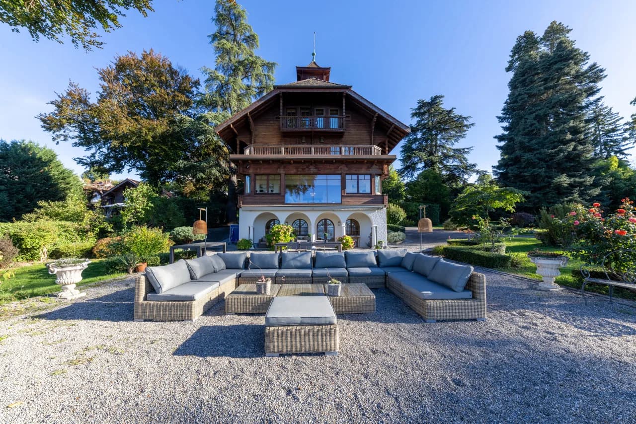 A Landmark Residence On Lake Geneva