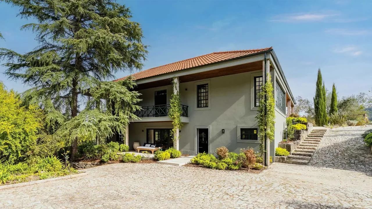 Spacious Douro Retreat With Outdoor Pool
