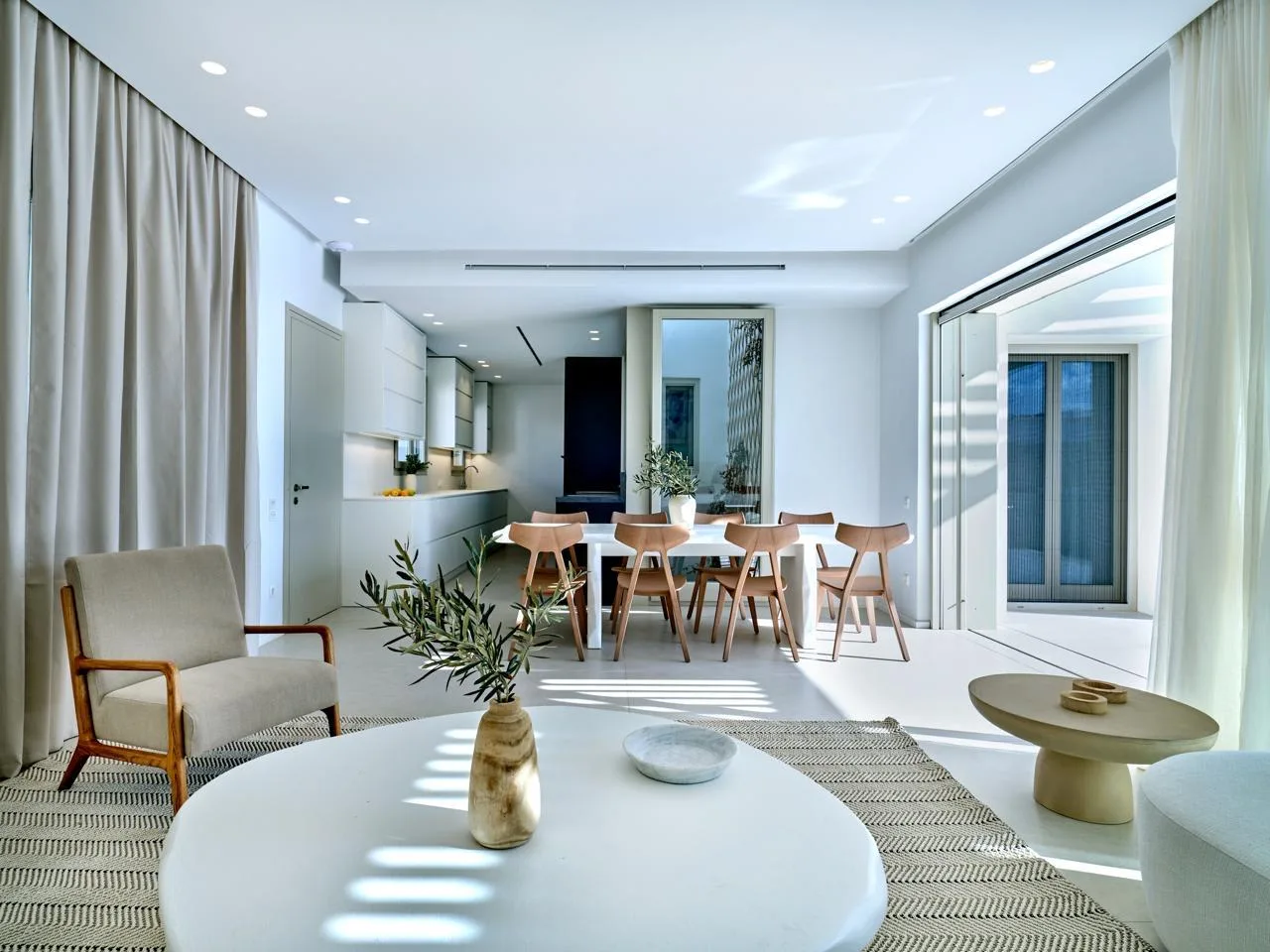 Stylish Coastal Retreat With Pool photo 3