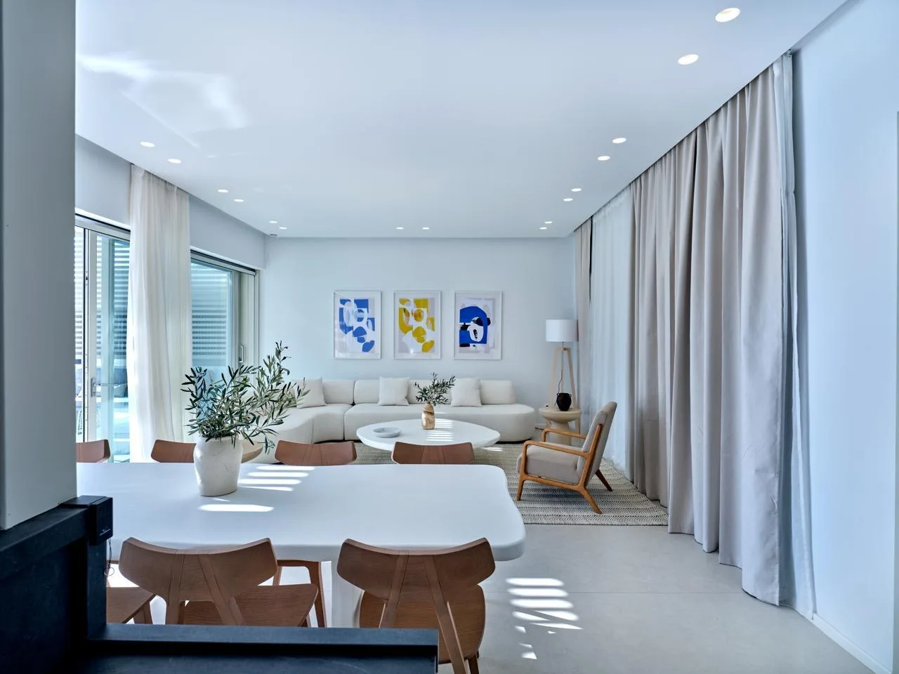 Stylish Coastal Retreat With Pool photo 4